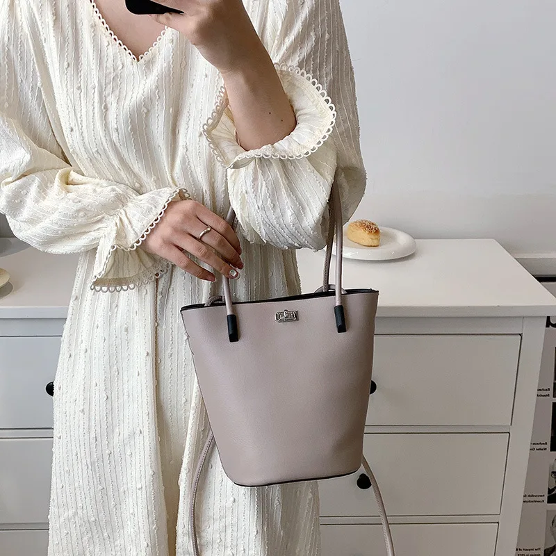 

2022 Summer New Popular Ladies All-match Messenger Bag Brand Designer Portable Bucket Bag High-quality Texture Bag Women's Bag