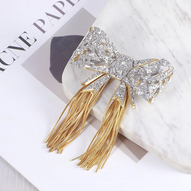 

Personality European and American designer exaggerated light luxury brooch
