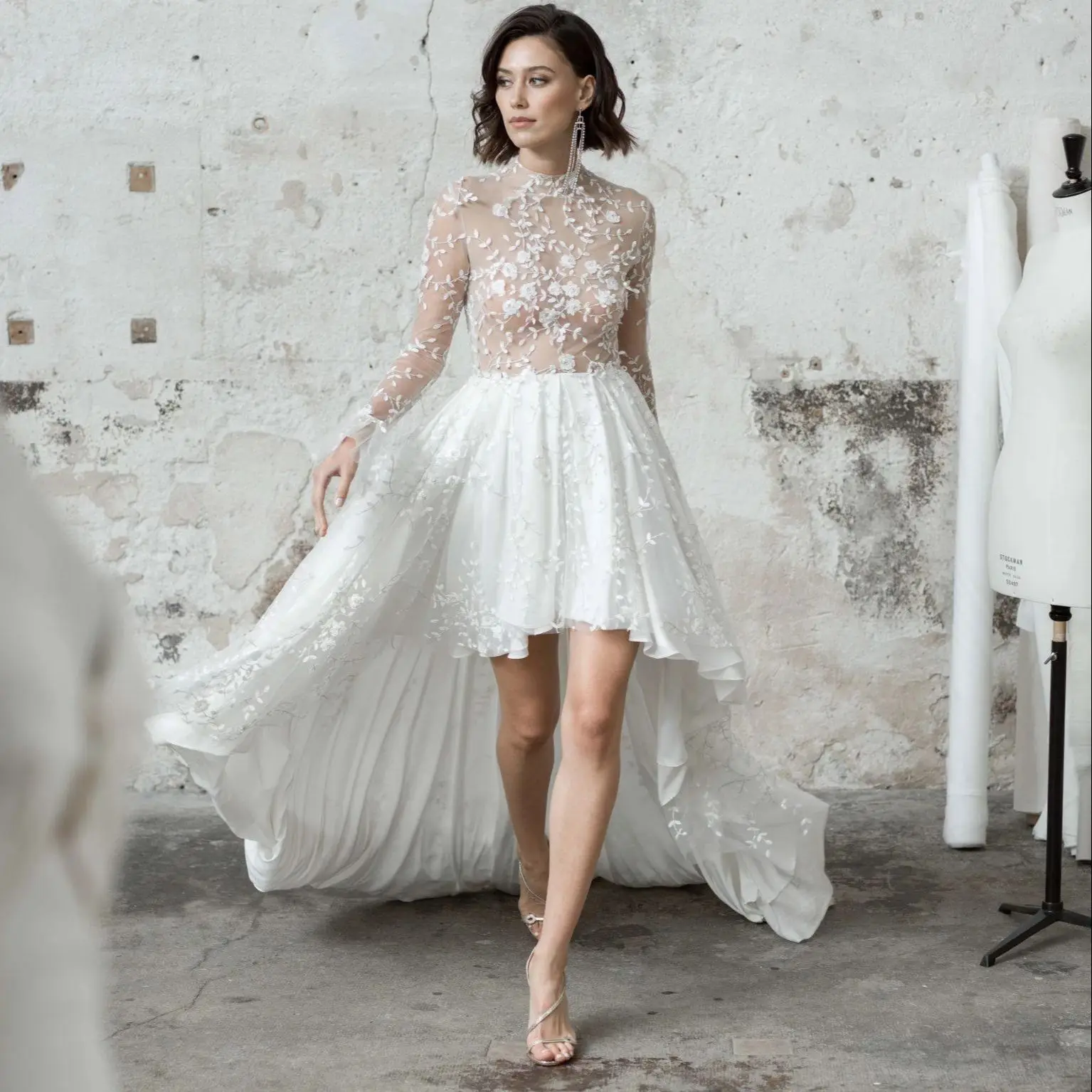 

Stylish A Line Wedding Dresses Illusion High Collar Appliqu Sheer Long Sleeves Backless Bridal Gown Hi-Lo Bride Dresses MBP04