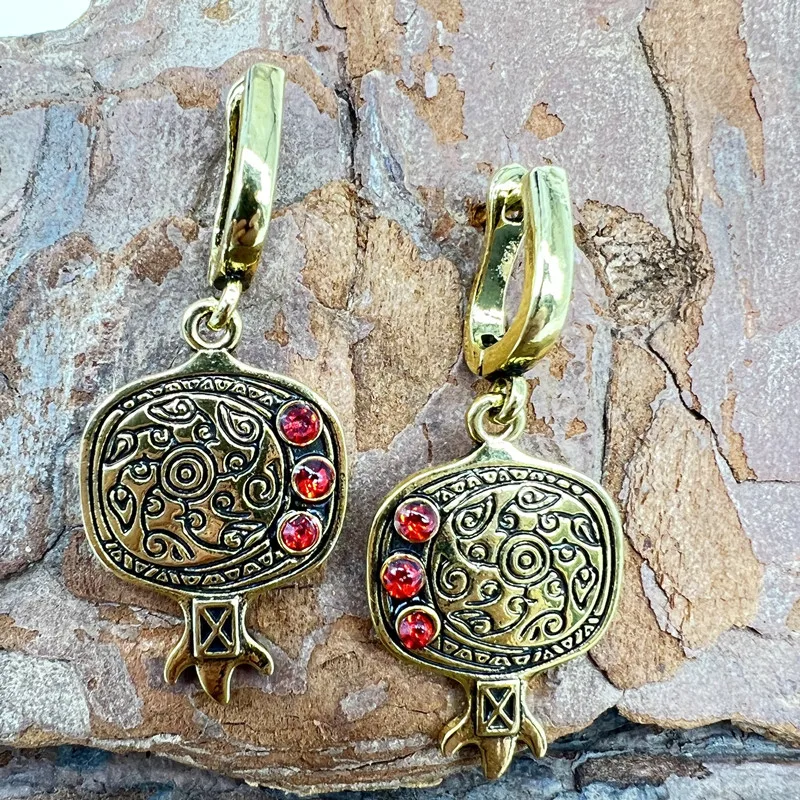 Женские винтажные серьги-подвески с красным кристаллом