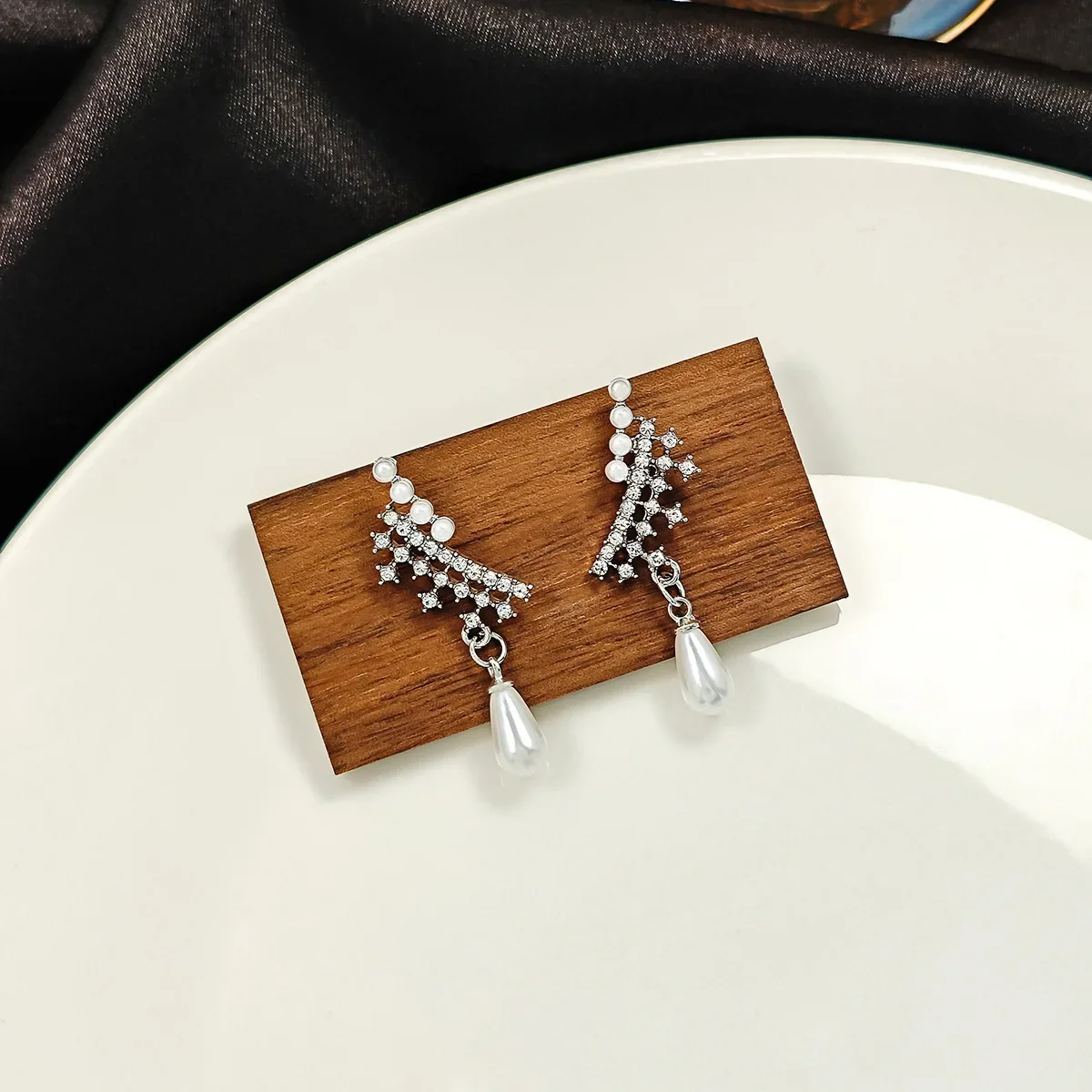 Геометрические серьги с жемчугом в форме капли воды женские серебряные