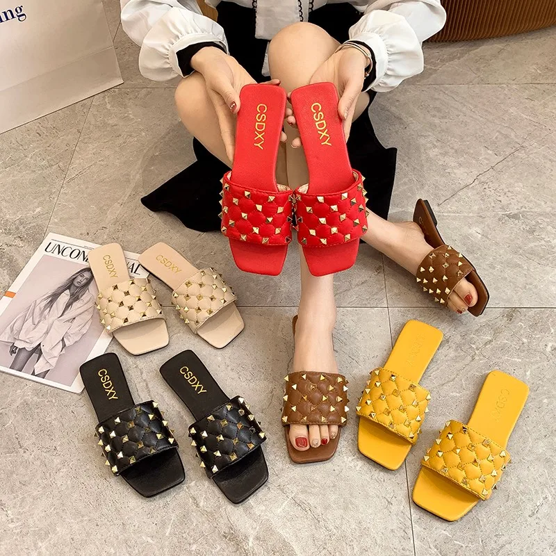 

2022 Women Flat Heels Rivets Slippers Luxury Designer Pu Leather Slides Flip Flops Woman Mules Shoes Plus Size 35-42