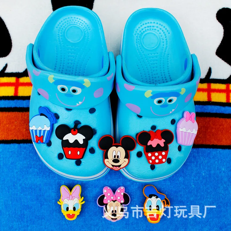 

Single Sale 1pc Disney Cartoon Shoe Buckles PVC Snow White Donald Duck Mickey Croc Jibz Decorations Charms for Boys Women Gifts