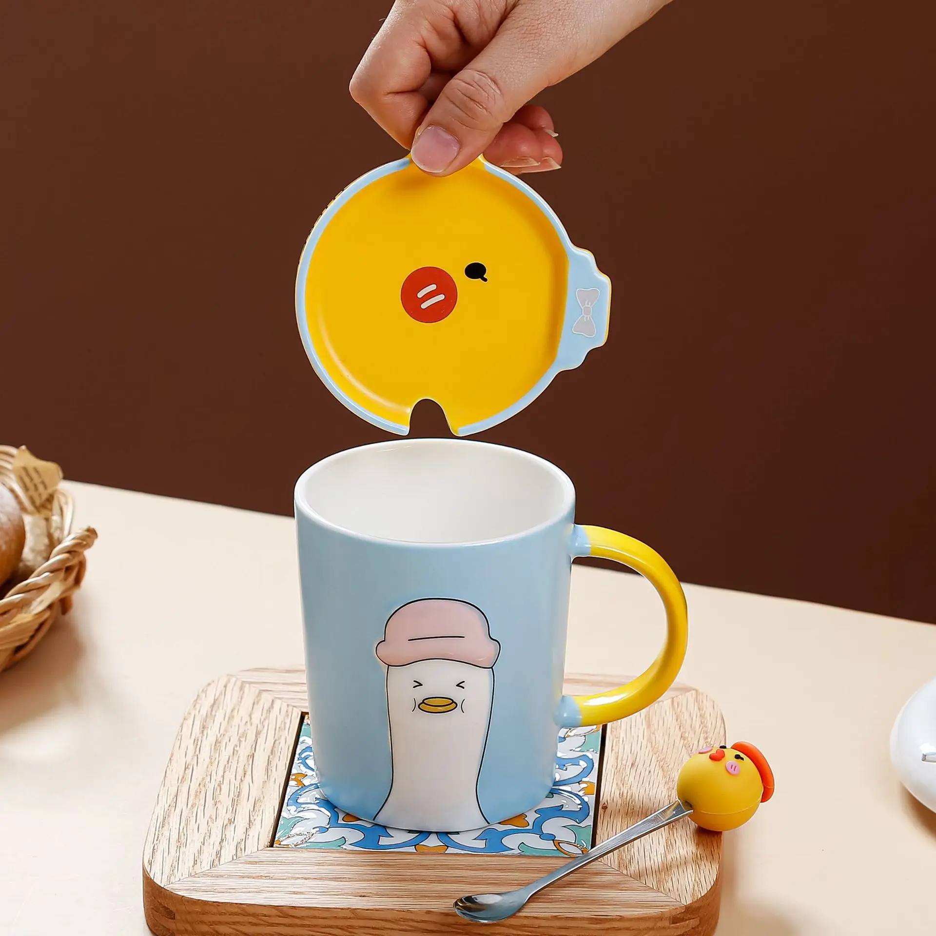 

Creative ceramic embossed cute duck mug with lid and spoon Couple's office water cup home coffee cup as a gift for girlfriend