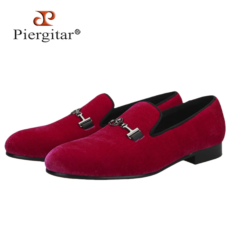 

Piergitar Handmade Fuchsia Color Velvet Men's Loafers With Gun Black Pony Buckle For Party And Banquet Slip-On Smoking Slippers