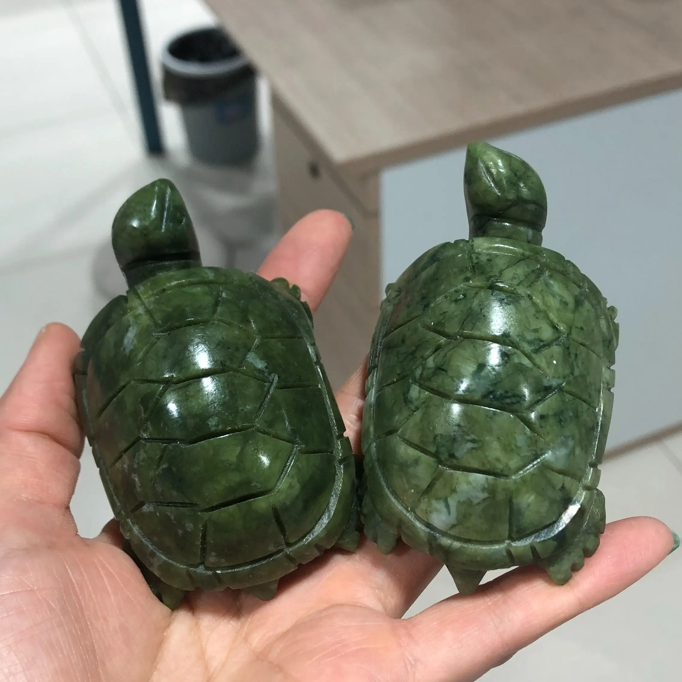 

HIgh Quality Lovely Natural Handmade Carved Xiuyu Jade Tortoise Polished Green Jade Crystal Turtle Gifts Natural Quartz Crystals