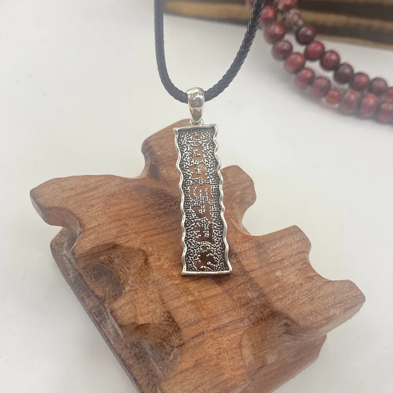

Vintage Hollow Pendant Simple Necklace for Men and Women Personalized Sweater Chain Punk Style Accessories Jewelry Gift