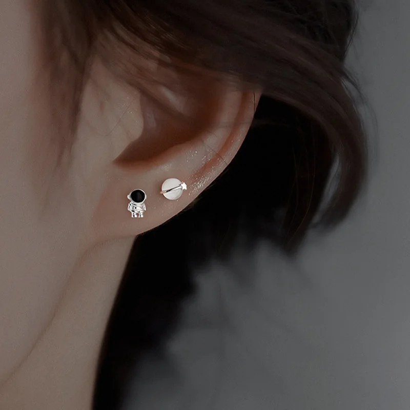 Серьги-гвоздики женские Асимметричные с лунным камнем