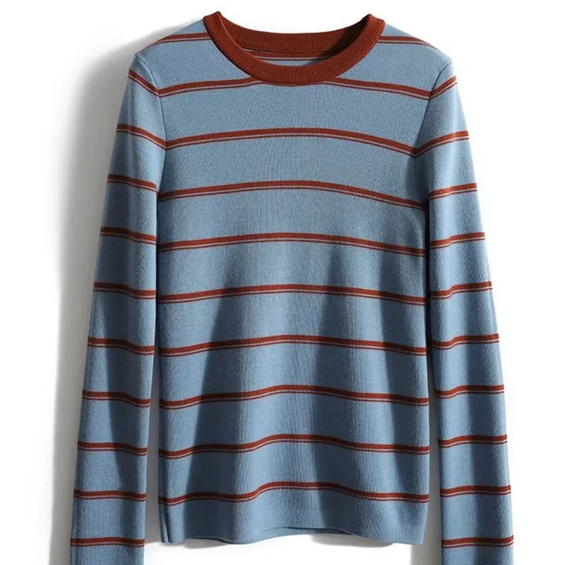 Рисунок 2 - Женский трикотажный свитер с контрастной полосой