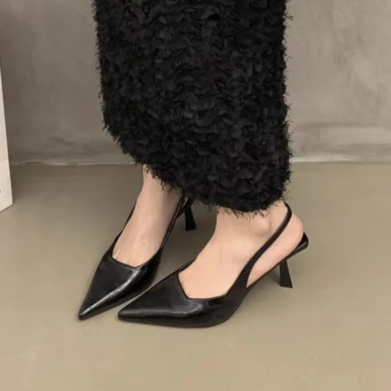 Туфли женские без шнуровки высокий каблук заостренный носок однотонные