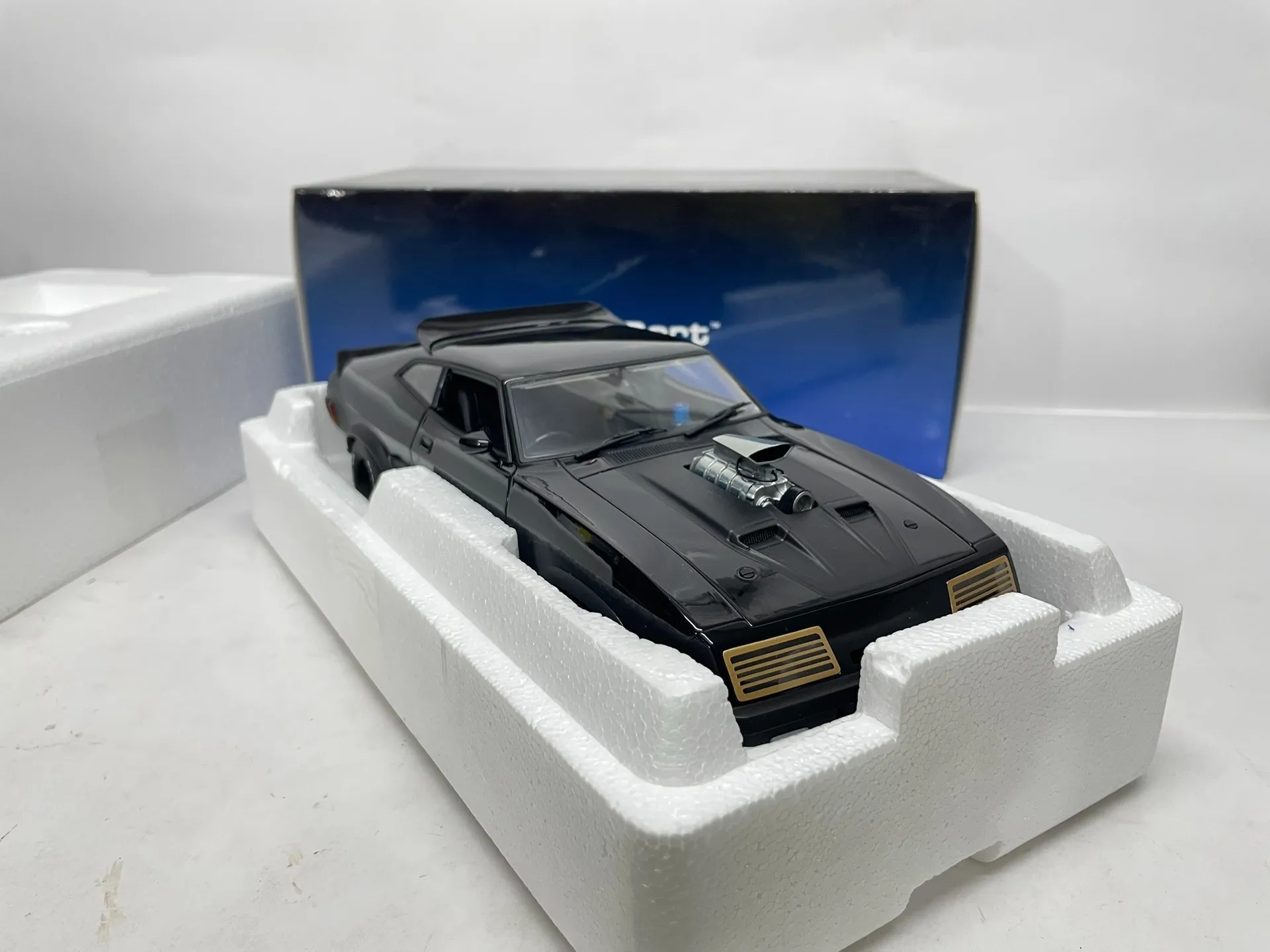 Autoart 1:18 Falcon XB Black Simulation Limited Edition все открытые металлические статические модели