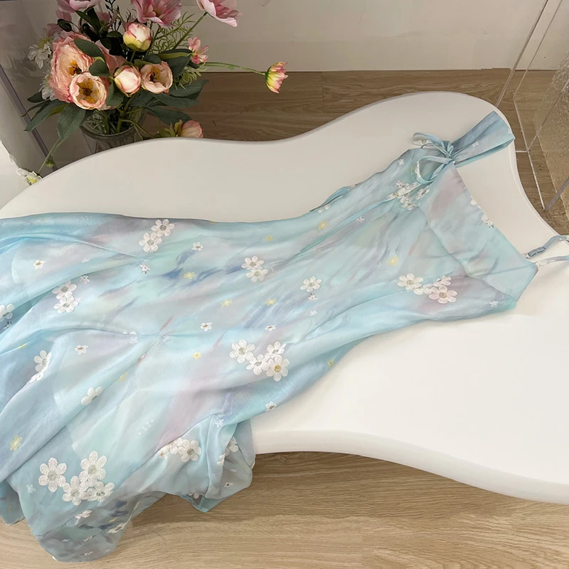 Женское длинное платье с открытой спиной элегантное на бретелях без рукавов