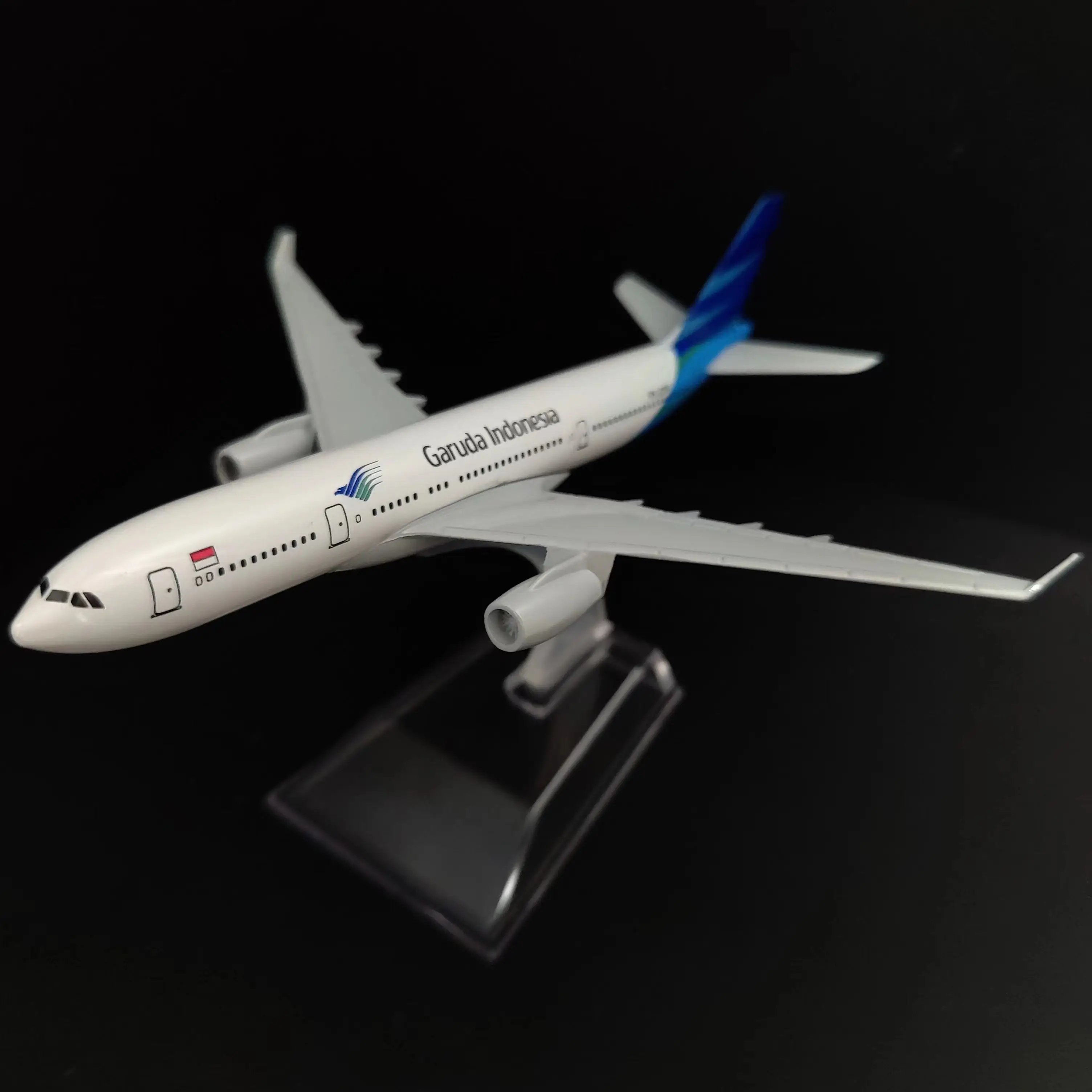 

Scale 1:400 Metal Aircraft Replica 15cm Garuda Indonesia Airline Boeing Airbus Airplane Model Miniature Gift for Boys