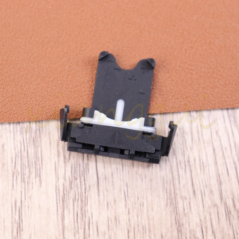 

Запасной держатель батарейки для автомобильного ключа Audi Q5L Q7 A4L A5 Audi TT RS A4 S4 RS4 S5 RS5 Q5 2017 2018 2019 2020 2021 2022 2023