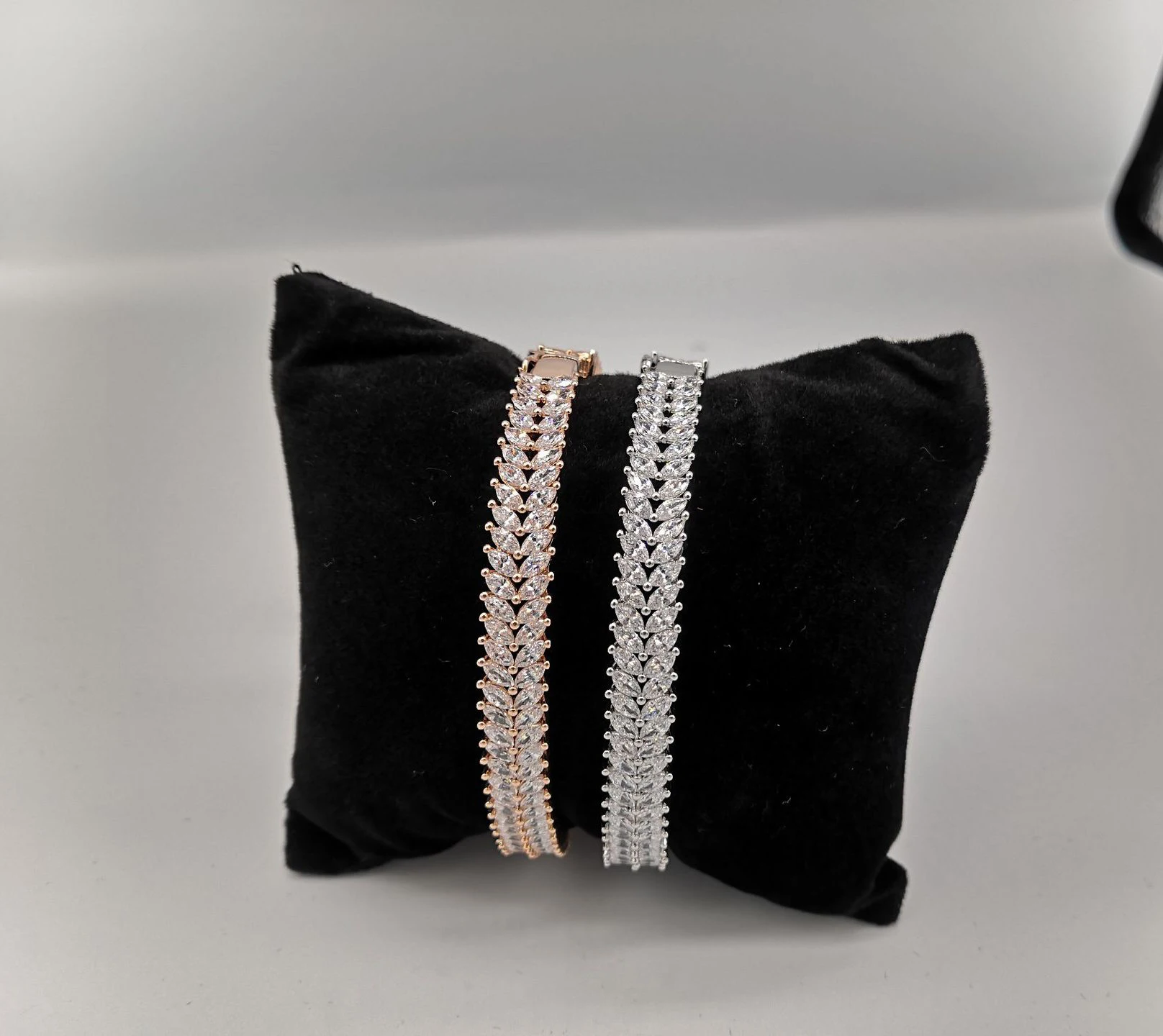 Браслет с фианитами для мужчин и женщин ювелирные изделия серебристо-золотистый