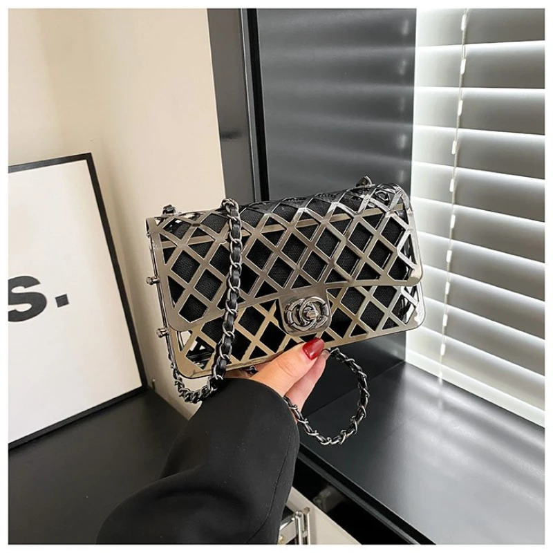 

New metal Europe and the United States fashion hollowing crossbody bag dinner small fragrant wind ladies clutch bag