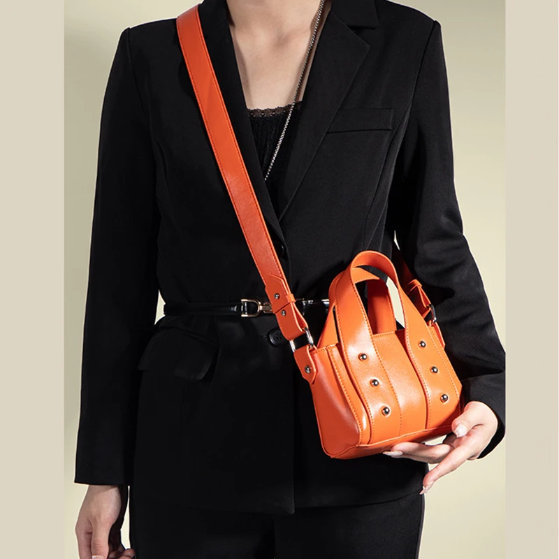 

Designer Rivets Bucket Handbag Women High Quality Pu Leather Women'S Crossbody Bag Luxury Brand Mini Solid Shoulder Bag Ladies