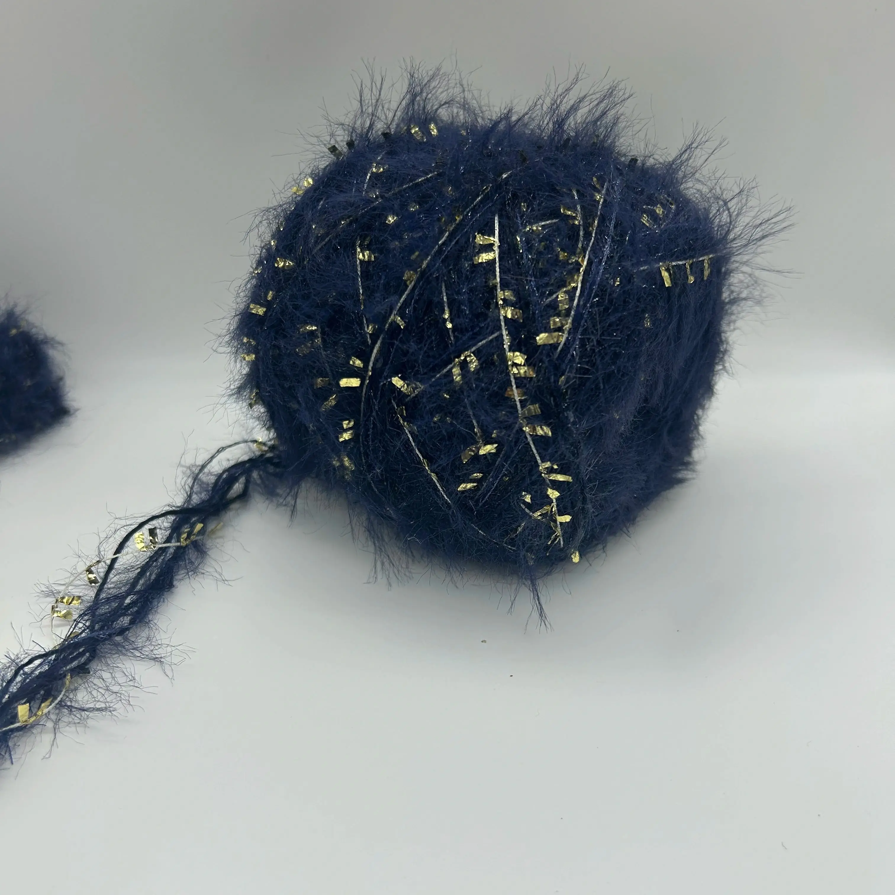 Фото Пряжа для вязания Night Sky Glitter Eyelash Crochet - темно-синяя с металлическим золотым отливом, пушистая, смесовая, 100 г, для свитеров, шарфов, рукоделия №5