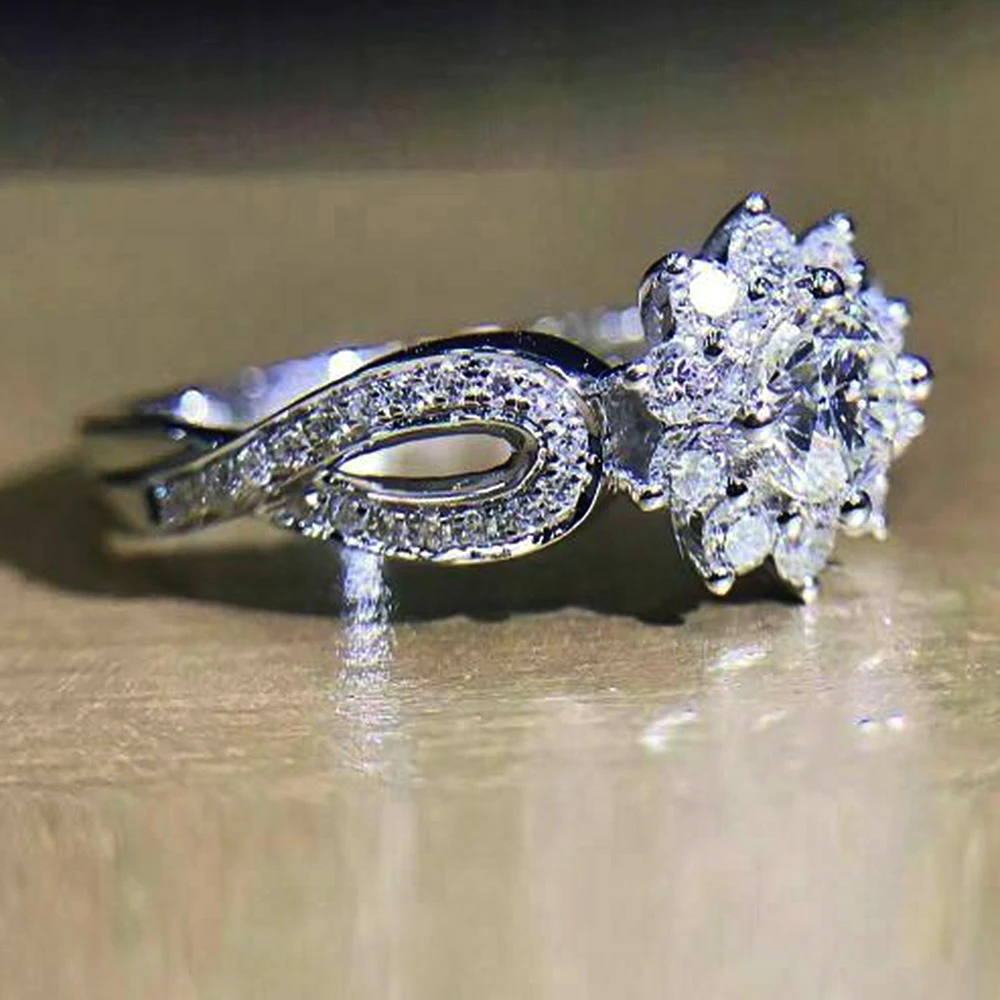 

Huitan Exquisite Flower Shaped AAA CZ Wedding Rings for Women 2022 Trend Proposal Engagement Rings New Arrival Fashion Jewelry