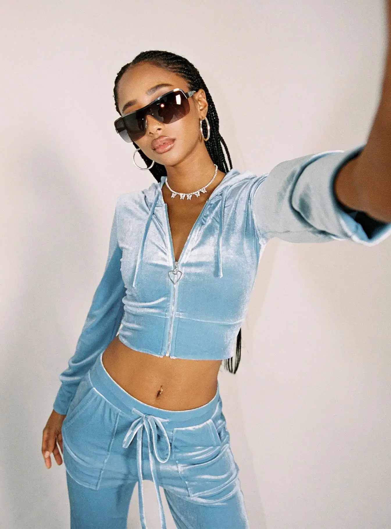 Женский бархатный спортивный костюм из двух предметов укороченный топ на молнии