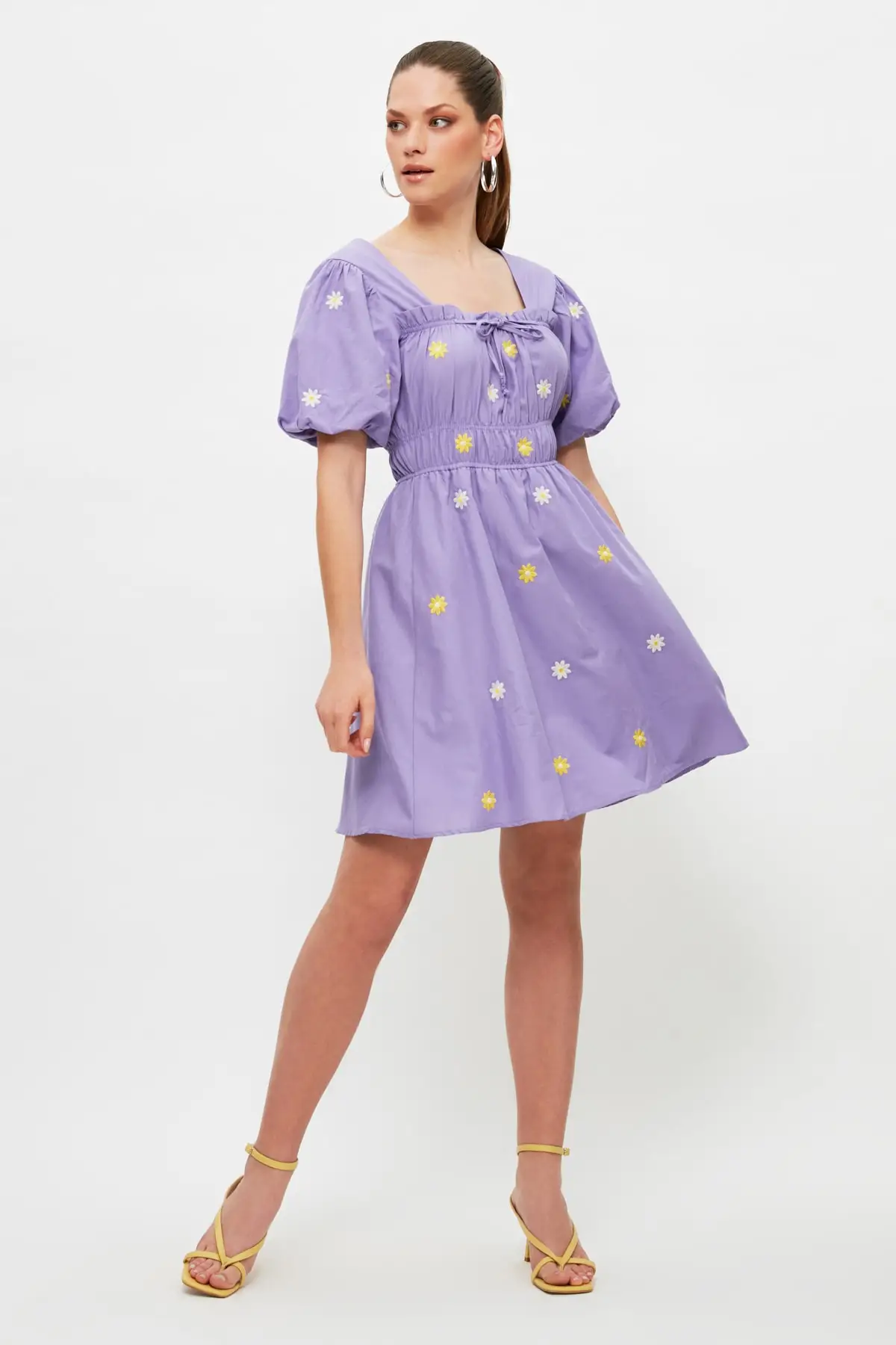 

Trendyol Balloon Sleeves Embroidered Dress TWOSS21EL4043
