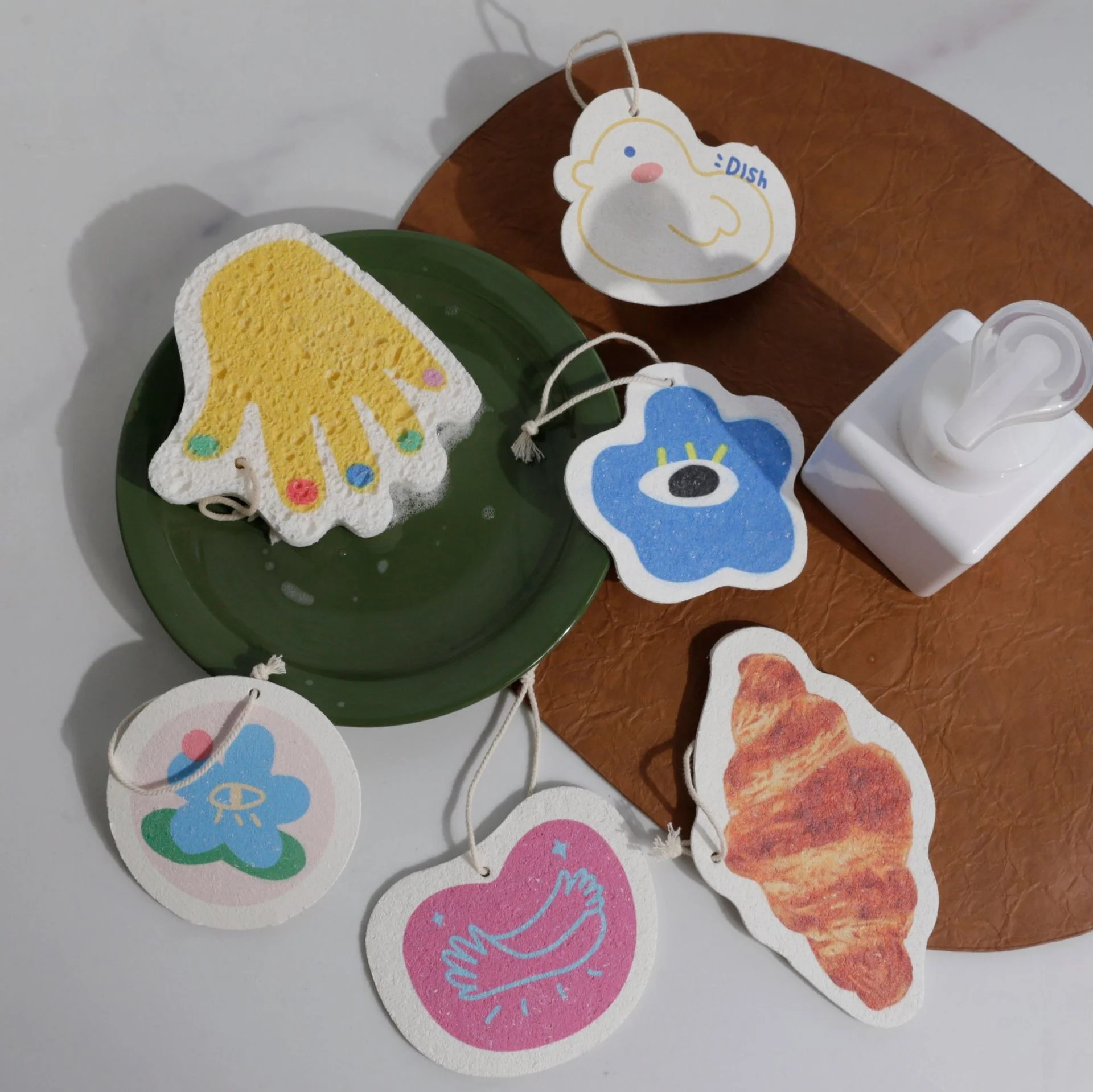 

Home furnishing department store small fresh water absorbent sponge, cartoon wood pulp cotton dishcloth tiktok