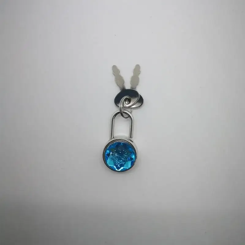 

Миниатюрный замочек для сундука с кристаллами