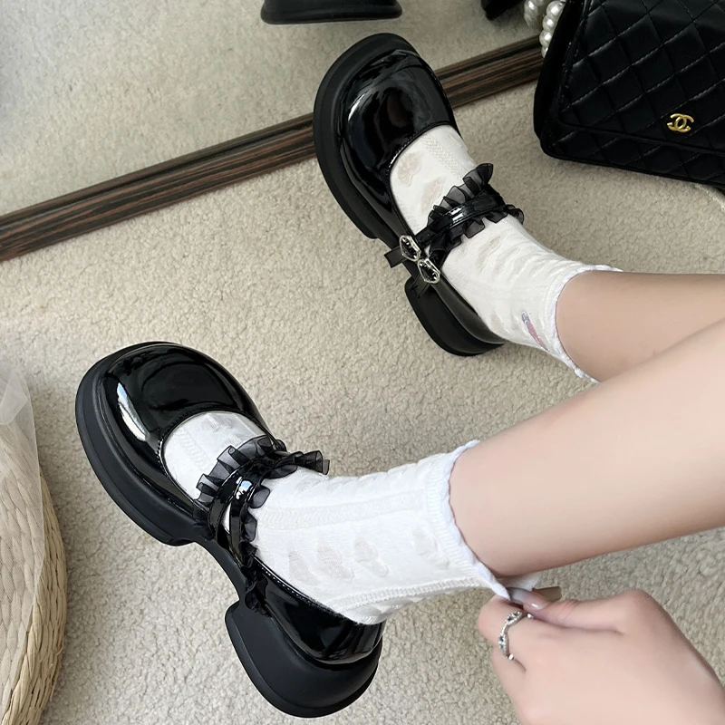 

Женские босоножки на высоком каблуке, с кружевом и пряжкой