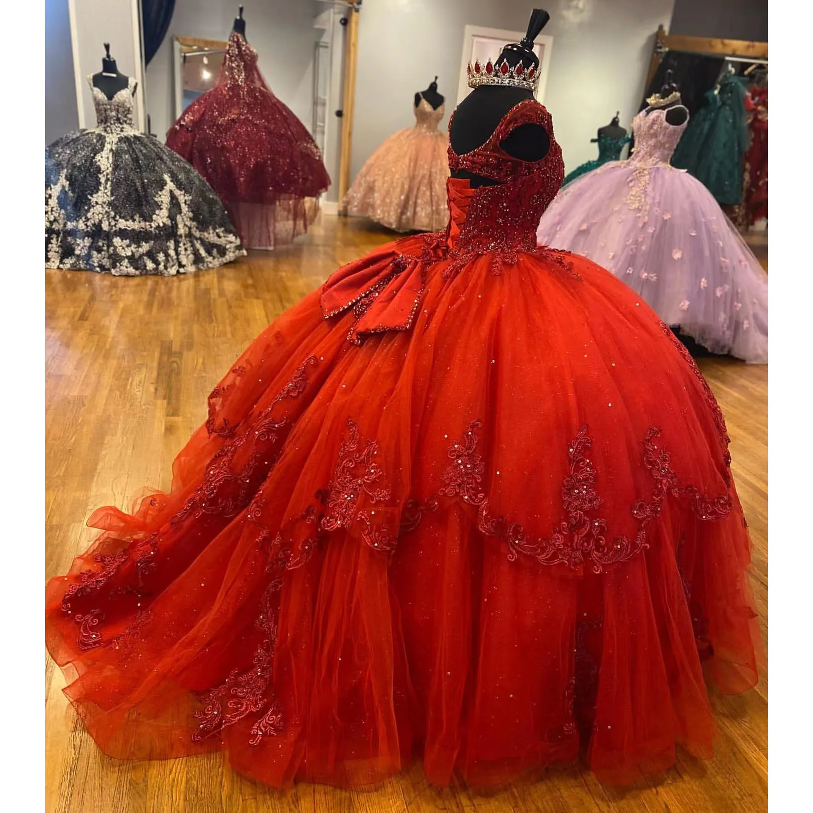 

Sparkly Red Quinceanera Dresses Ball Gown With Beads Bow Appliques Tiered Lace Up Birthday Party Prom Gowns Vestidos De 15 Años