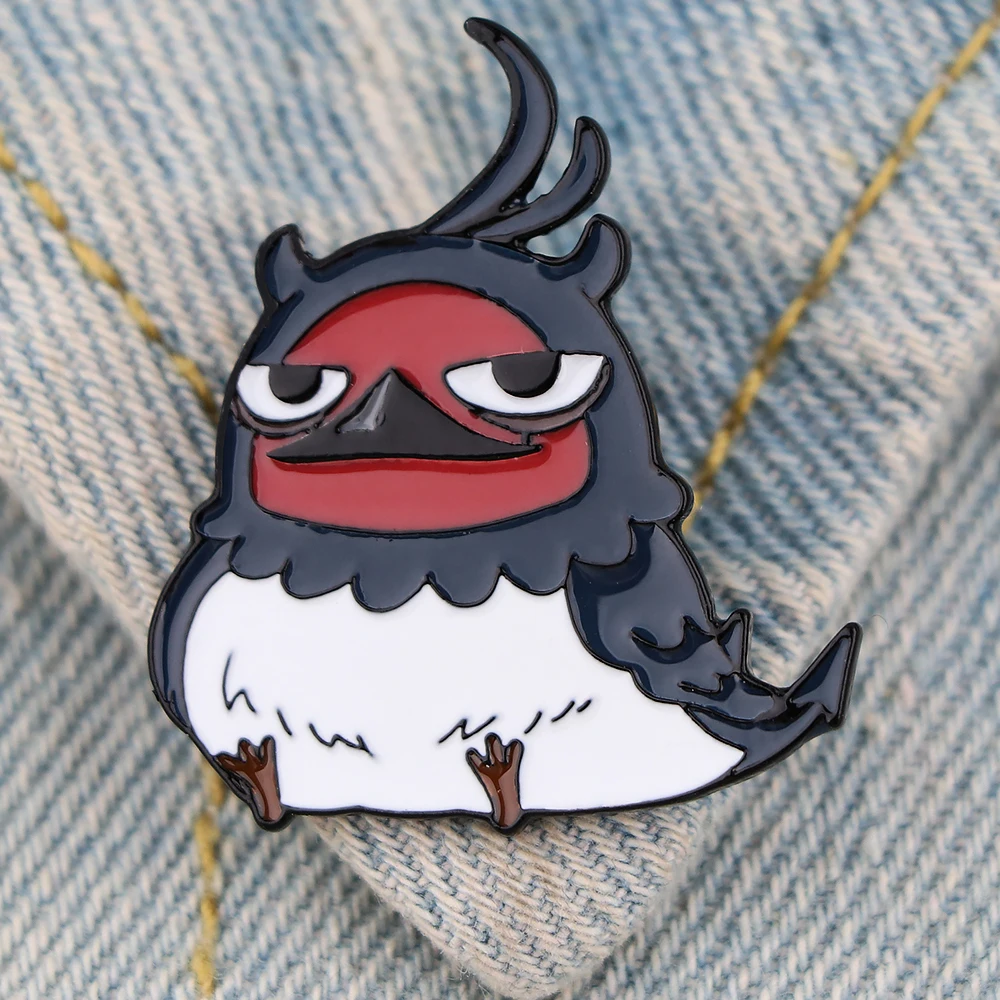 Эмалированная брошь в виде черного клевера для рюкзака |