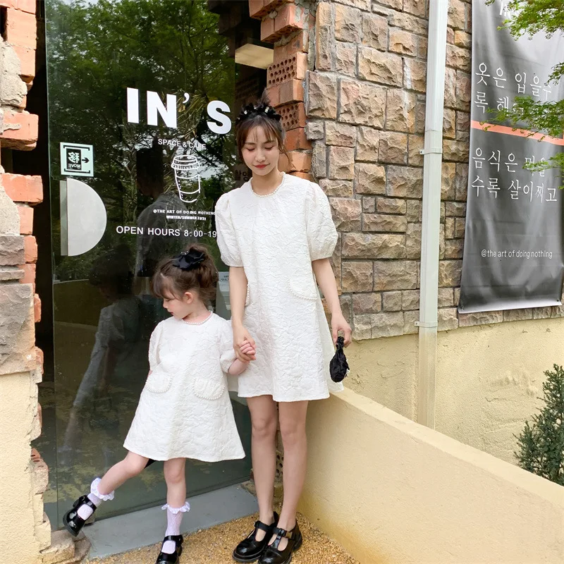 

2022 Summer Mother-daughter Parent-child Girls Round Neck Puff Sleeves White Princess Dress Matching Mother Daughter Clothes