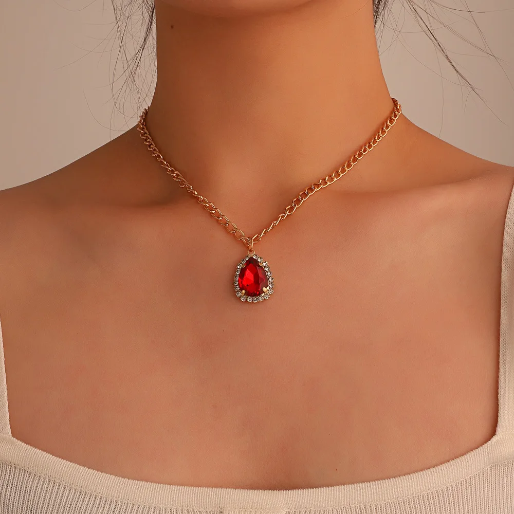

Vintage Micro-set Zircon Water Drop Pendant Necklace for Women Light Luxury Rhinestone Clavicle Necklaces 2022 Fashion Jewelry