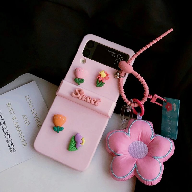 

Cute Rotate Flower Bracelet Phone Case For Samsung Galaxy ZFlip4 Z Flip 4 ZFlip 3 5G Hand Chain Hinge Full Protector Cover Para