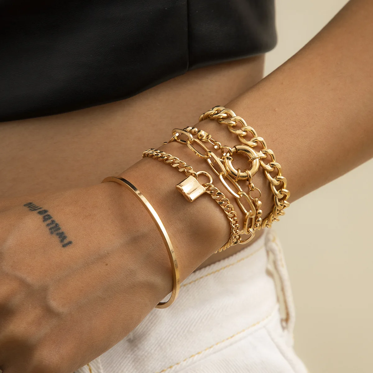 

Punk Hip Hop Style Lock Buckle Hand Ornaments Metal Female Mix and Match Multi-element Round Buckle Suit Girl Bracelet