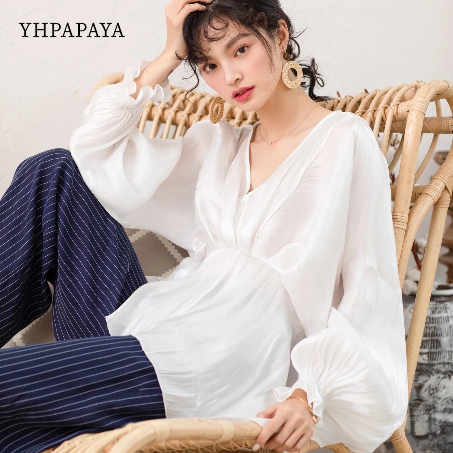 

High Quality 2022 Spring And Summer New Lantern Sleeves V-neck Pearlescent Thin Temperament Elegant Long-sleeved Shirts Women