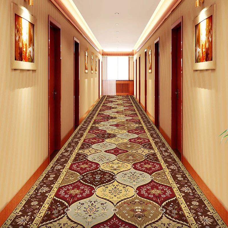 Дорожки в прихожую интернет. Ковер в прихожую. Ковровая дорожка в коридор. Ковровые дорожки в интерьере. Ковровая дорожка в коридор.