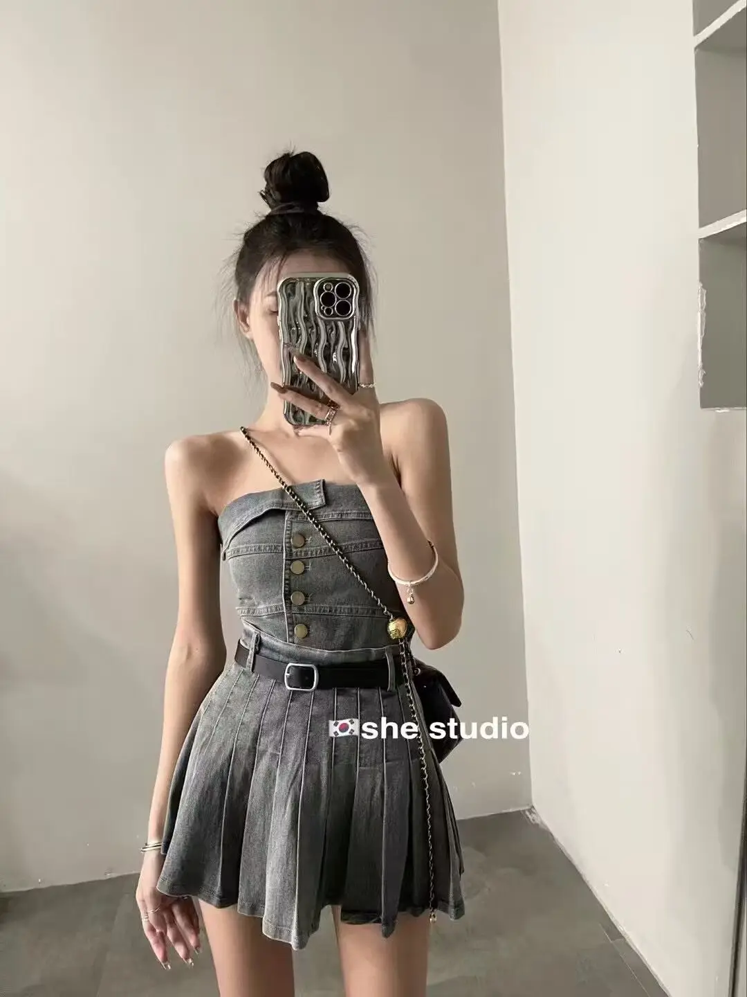 Женский джинсовый комплект с бюстгальтером и плиссированной юбкой высокой