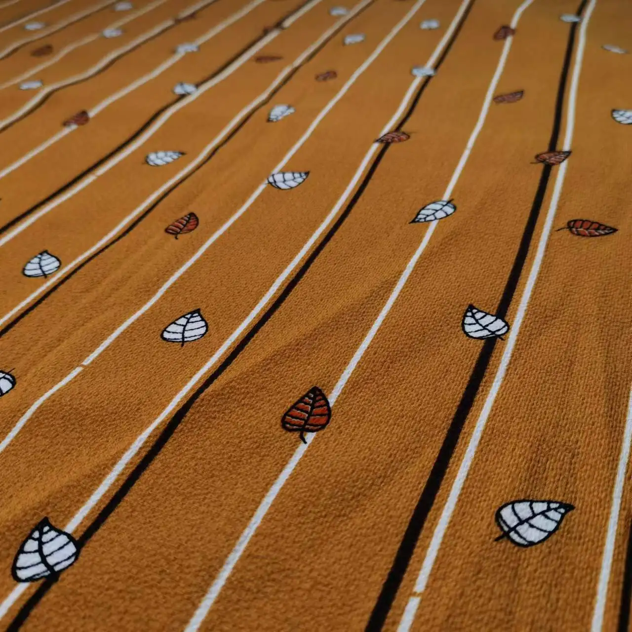 Элегантная мягкая непроницаемая шифоновая ткань с принтом желтых листьев для