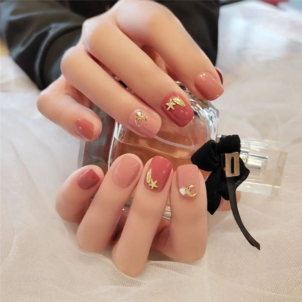 

Aesthetic Shiny Star Moon Design False Nails Fairy Angel Wings Decorative Fake Nails Elegant Short Full Cover Nail Art Tips