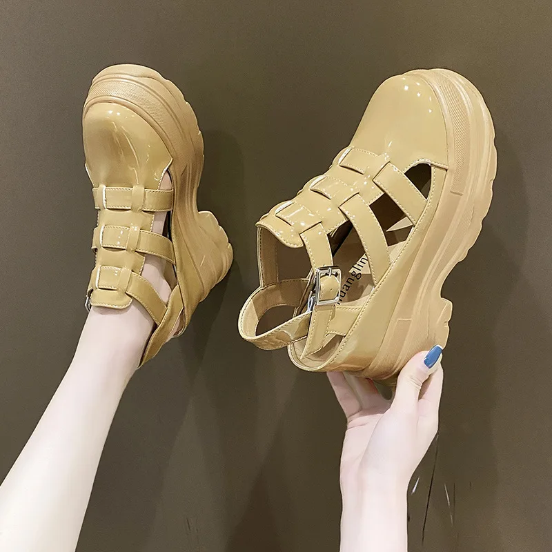 Женские сандалии-гладиаторы на толстой подошве удобные босоножки в римском
