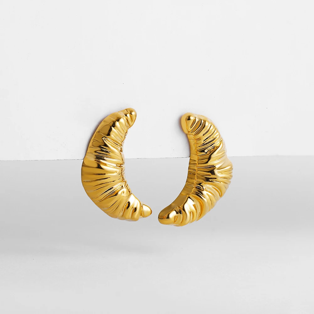 Золотистые текстурные гладкие металлические маленькие серьги-гвоздики в форме