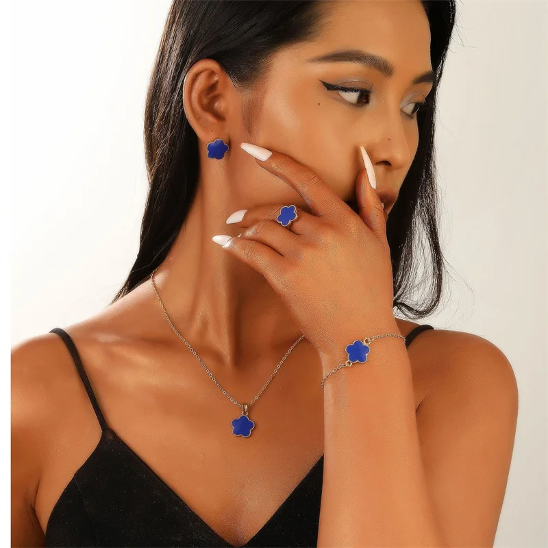 Женский комплект из колье и серёжек с 5 лепестками цветка