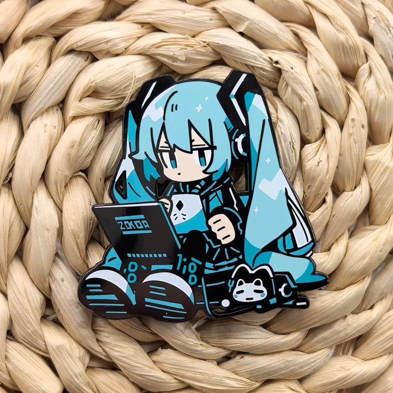 Фото Эмалевый значок Hatsune Miku: Металлическая брошь с героинями аниме, блестящая, для украшения школьного рюкзака, детская игрушка, подарок на день рождения №5