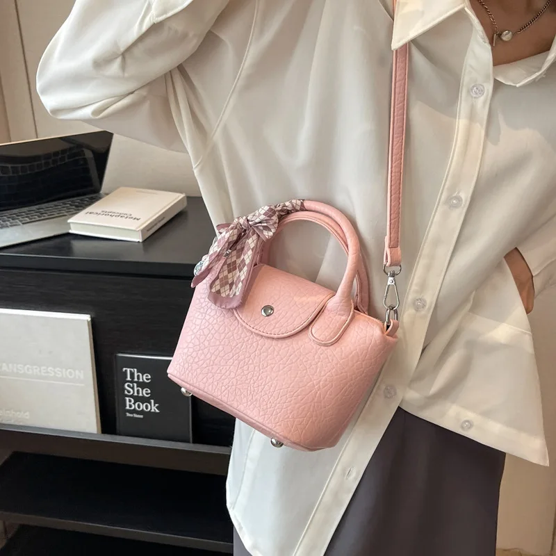 

French Fashion Small Bag Women's 2023 New Simple and Popular Hand Carrying One Shoulder Foreign Style Slung Tote Bags for Women