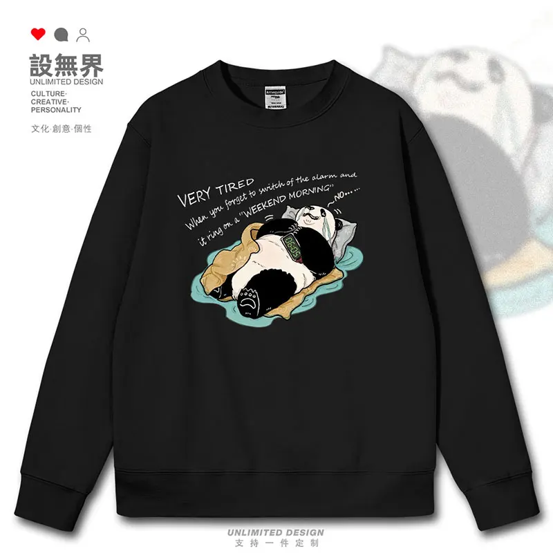 Лежа на кровати панды просыпаются раньше рабочие люди кольца с будильником для