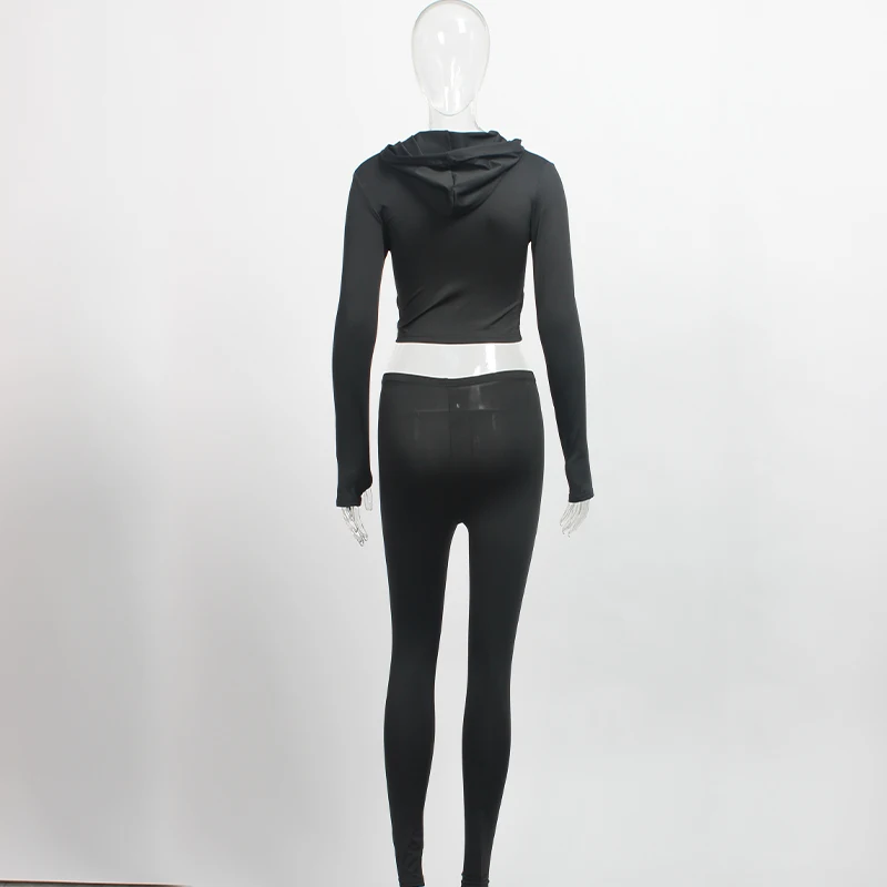 Костюм женский из двух предметов с капюшоном на молнии длинным рукавом