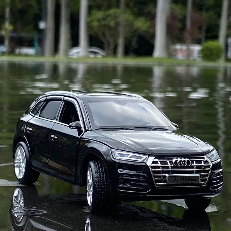 

1:32 AUDI Q5 SUV Alloy Car Model Diecast & Toy Vehicles Metal Toy Car Model High Simulation Sound Light Collection Kids Gift