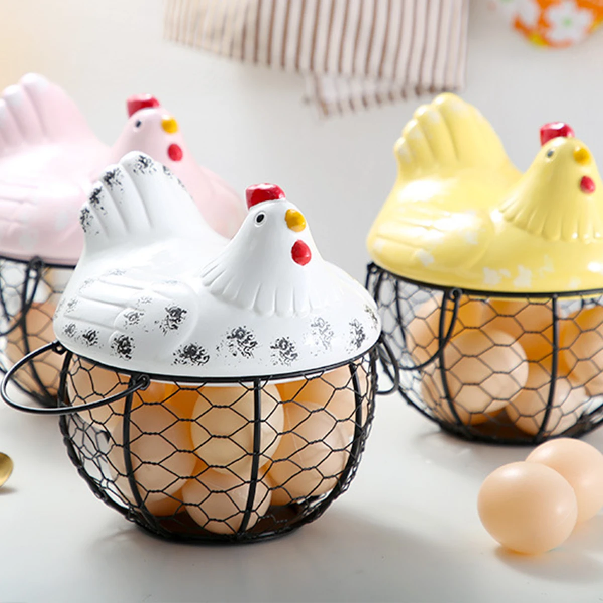 

Chicken Shape Ceramic Egg Basket Ceramic Egg Storage Basket Cute Ceramic Chicken Shaped Lid with Round Wire Basket Big Capacity