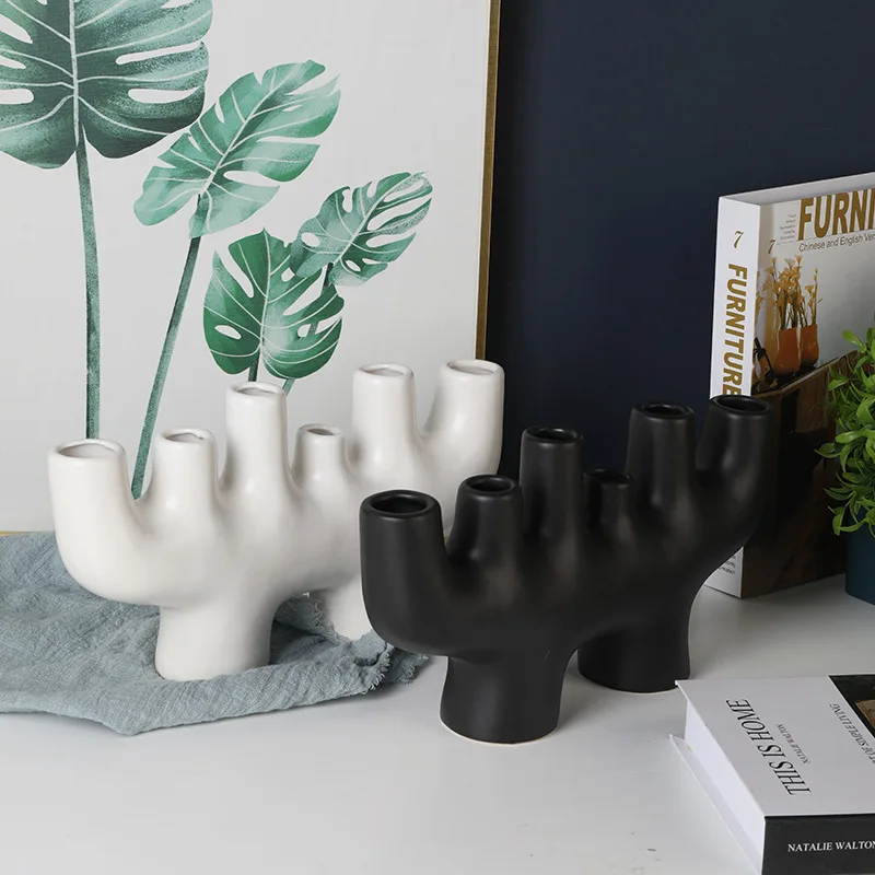 

Creative Abstract Black White Ceramic Vase Crafts Table Decoration Living Room Hotel Decoration Art Vase Modern Home Decor Gift