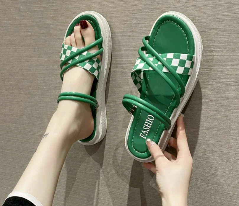 

Slippers women's summer Korean flat bottom wear new fashion versatile popular beach sandal female student Shoes